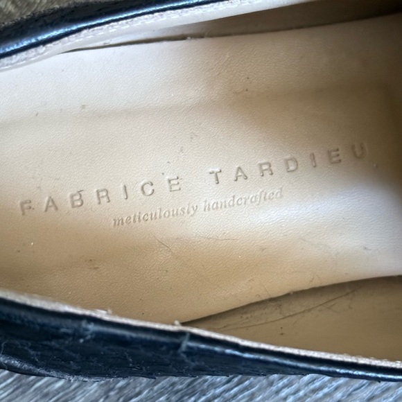 Elegant Black Textured Men's Loafers - Picture 3 of 3